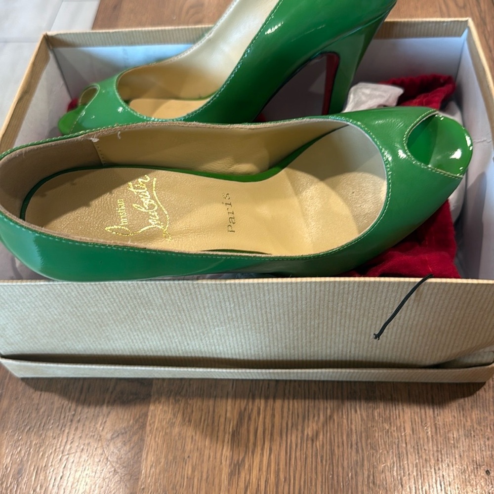 Christian Louboutin Green Heels Elegant Satin - Picture 2 of 4